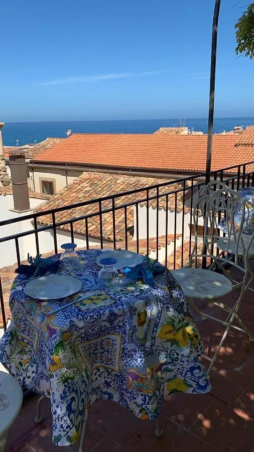 Bed and Breakfast Il Pino E La Rosa Чефалу 0*,  Италия